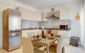 Stylish Bright And Airy Apart In Central Bugibba