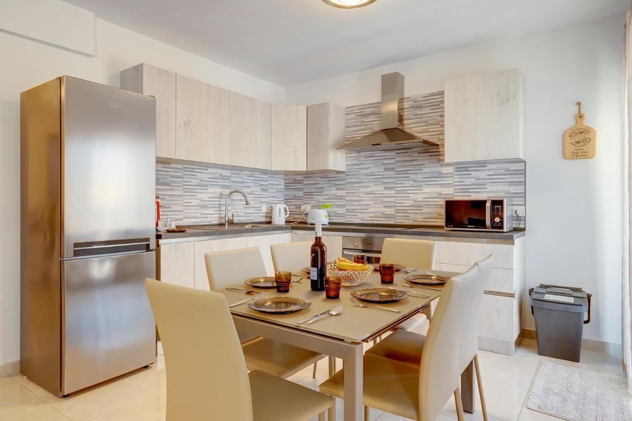 Stylish Bright And Airy Apart In Central Bugibba St. Paul's Bay Esterno foto
